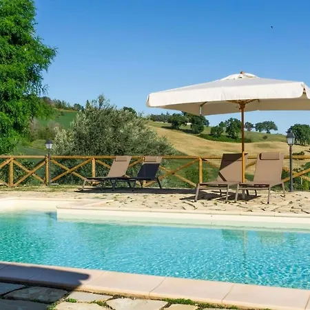 Comfortable Swimming Pool With Sunbathing Area Villa